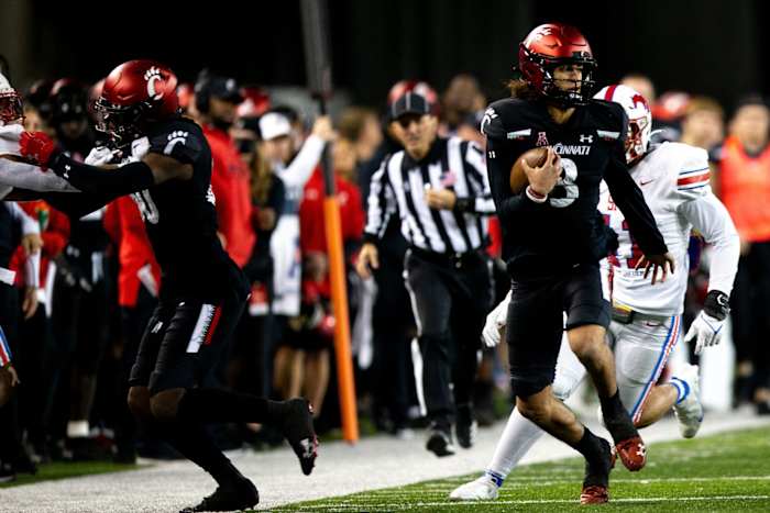 Cincinnati Bearcats quarterback Evan Prater (3) runs downfield in the second half of the NCAA football game on Saturday, Nov. 20, 2021, at Nippert Stadium in Cincinnati. The Cincinnati Bearcats defeated Southern Methodist Mustangs 48-14. Southern Methodist Mustangs At Cincinnati Bearcats 23