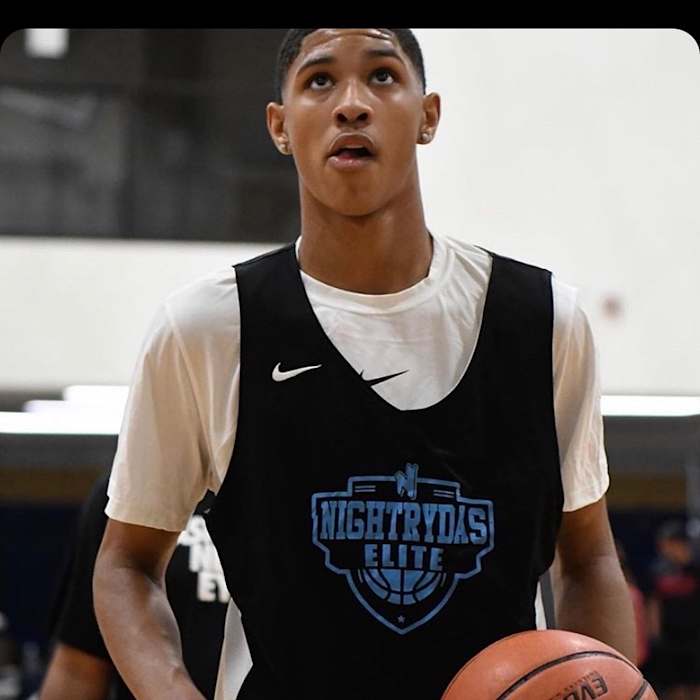 J2024 five-star recruit Jahki Howard