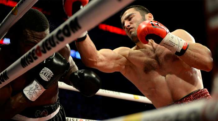 Artur-Beterbiev-boxing