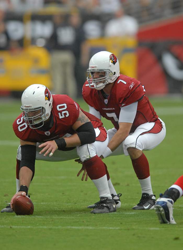Al Johnson snapping the ball to Matt Leinart with the Arizona Cardinals (Credit: Mark J. Rebilas-USA TODAY Sports)