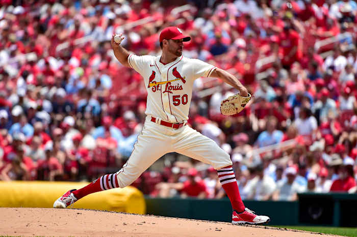 Adam Wainwright delivers a pitch against the Cincinnati Reds.