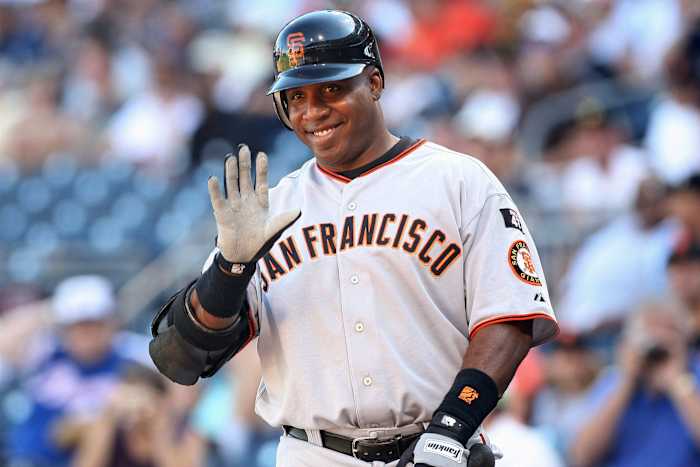 San Francisco Giants outfielder Barry Bonds waves to fans.