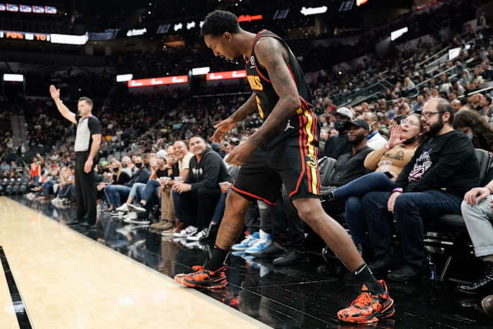 Atlanta Hawks guard Lou Williams wears the PEAK Lou Williams Streetball Master.