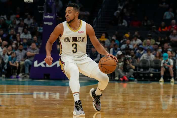 New Orleans Pelicans guard CJ McCollum wears the Li-Ning CJ1.