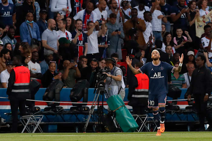 Neymar celebrates after scoring his 100th goal for Paris Saint-Germain