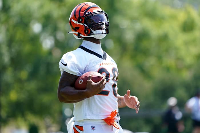 Cincinnati Bengals running back Joe Mixon (28) jogs between drills during Cincinnati Bengals training camp practice, Monday, Aug. 1, 2022, at the practice fields next to Paul Brown Stadium in Cincinnati. Cincinnati Bengals Training Camp Aug 1 0013