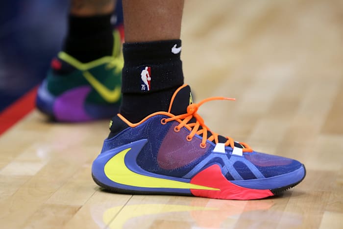 Phoenix Suns guard Cameron Payne wears the Nike Zoom Freak 1.