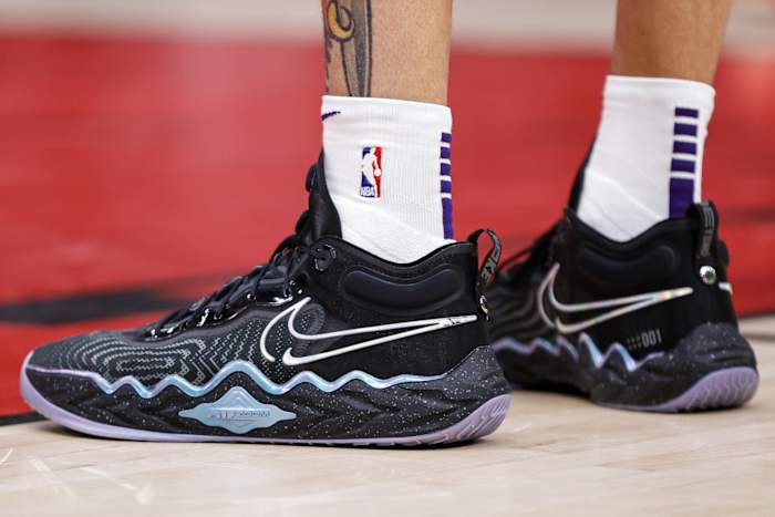Phoenix Suns center JaVale McGee wears the Nike Zoom GT Run sneakers.