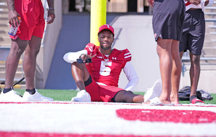 Wisconsin cornerback Cedrick Dort leaning up against the goal post during local football media day (Credit: Mike De Sisti / Milwaukee Journal Sentinel / USA TODAY NETWORK)