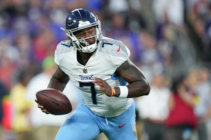 Tennessee Titans quarterback Malik Willis (7) looks to pass during the first quarter of a preseason game against the Baltimore Ravens at M&T Bank Stadium.
