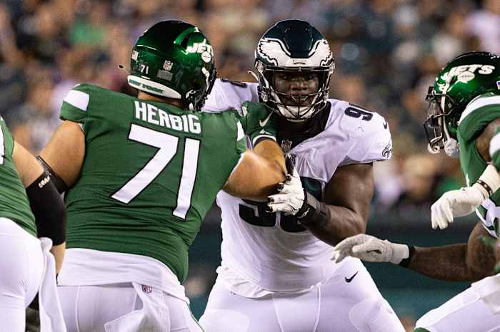 Jordan Davis battles fomer Eagles and current Jets OL Nate Herbig in preseason opener