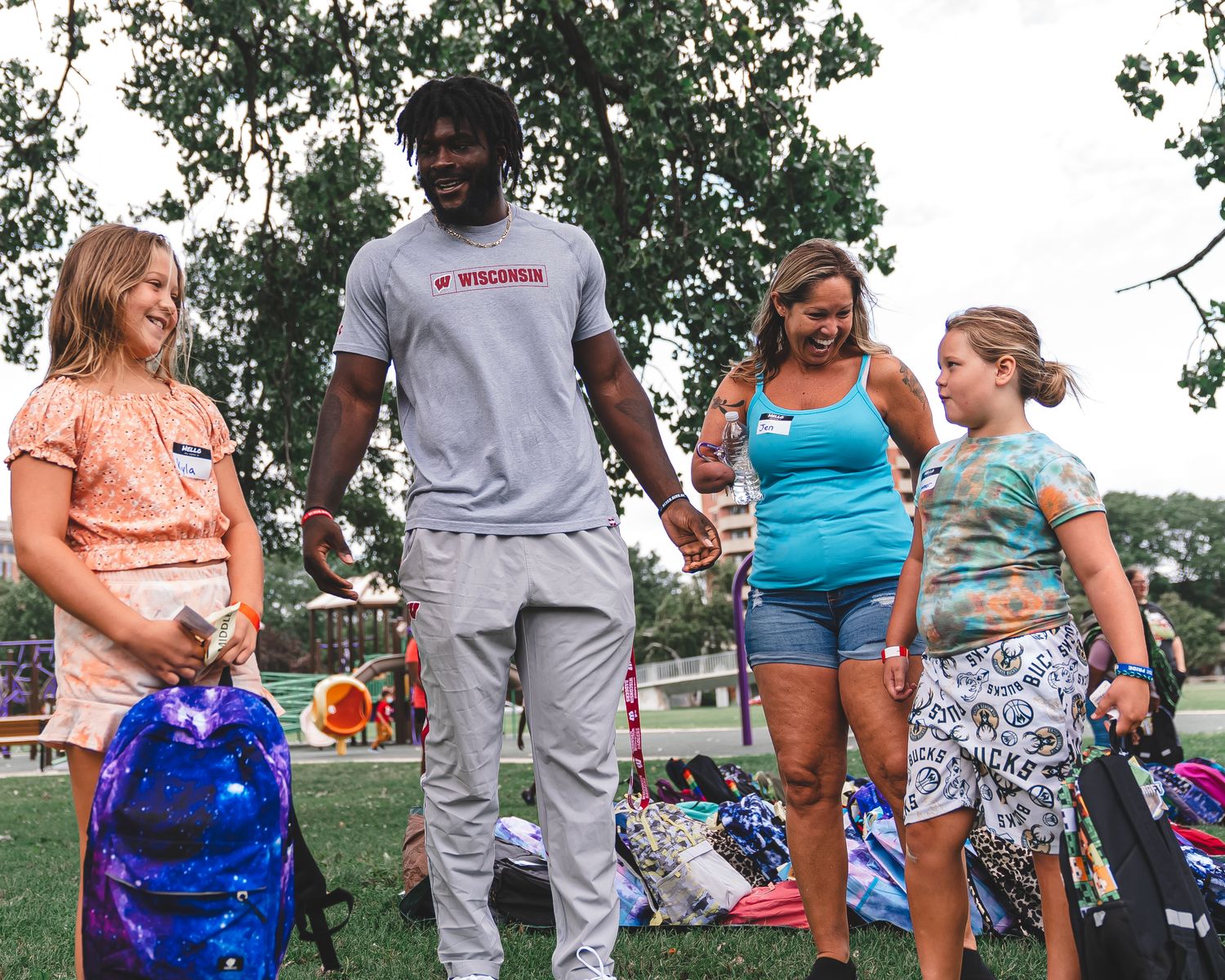 Wisconsin linebacker Jordan Turner giving backpacks to Madison area kids as part of a school supply drive (Credit: Troy Beckman, Team IFA)