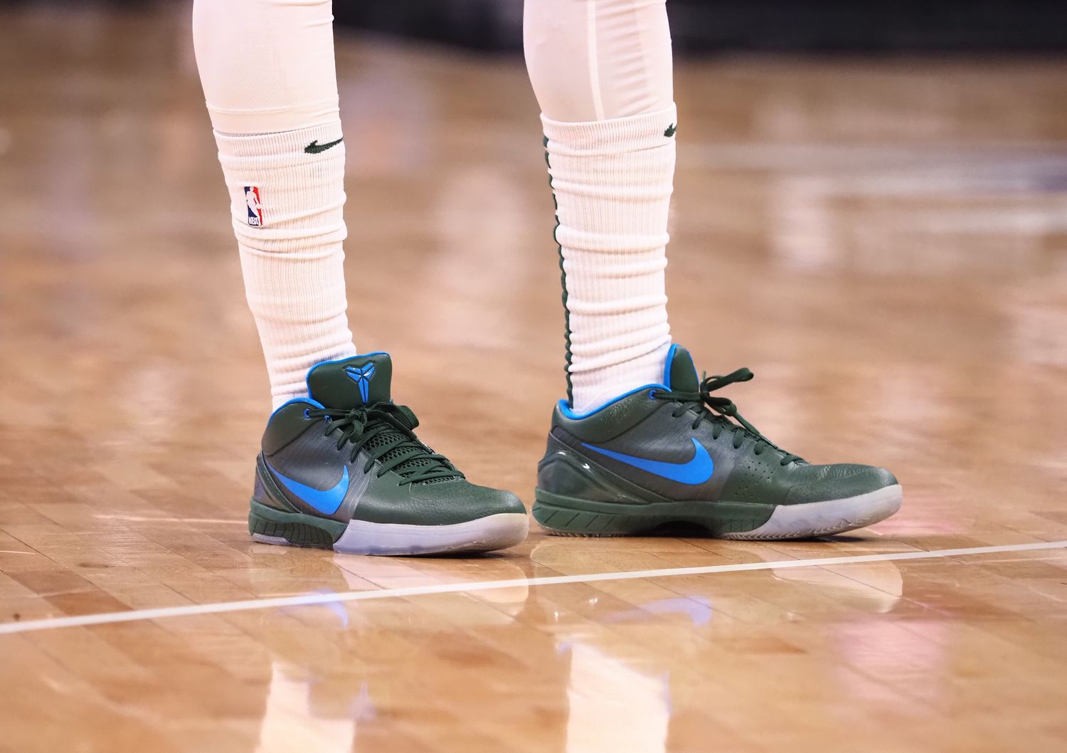 Milwaukee Bucks guard George Hill wears the Nike Kobe 4 Protro sneakers against the Sacramento Kings on March 16, 2022.