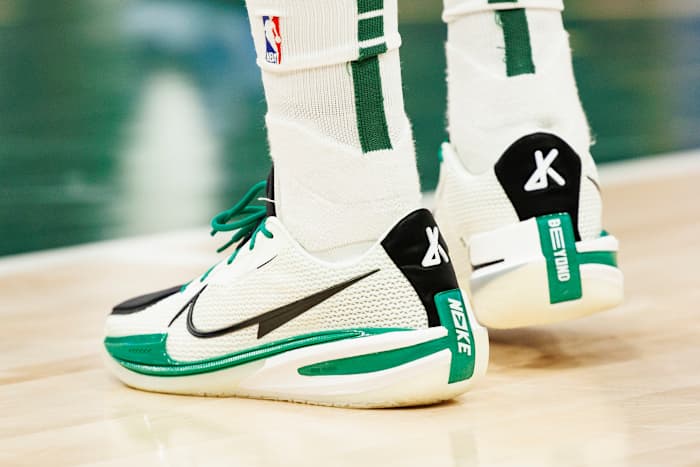 Milwaukee Bucks forward Khris Middleton wears the Nike Air Zoom G.T. Cut sneakers against the Golden State Warriors on January 13, 2022.