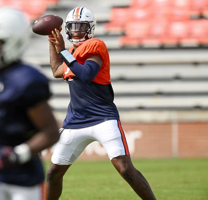 6 T.J. Finley (1)Auburn football scrimmage on Friday, Aug. 19, 2022 in Auburn, Ala. Todd Van Emst/AU Athletics