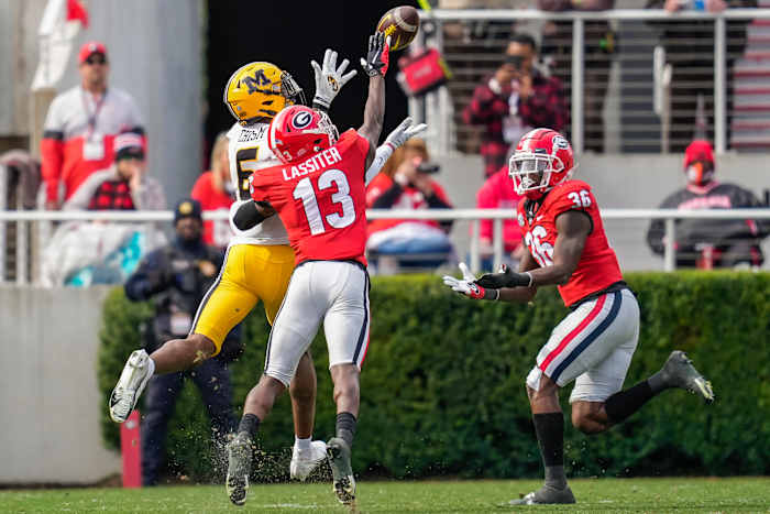 Kamari Lassiter (13) breaks up a pass against the Missouri Tigers in 2021.