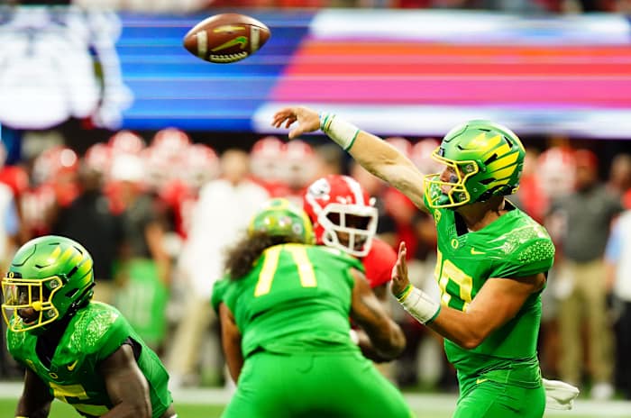 Sep 3, 2022; Atlanta, Georgia, USA; Oregon Ducks quarterback Bo Nix (10) passes against the Georgia Bulldogs during the first quarter of the Chick-fil-A kickoff game at Mercedes-Benz Stadium. Mandatory Credit: John David Mercer-USA TODAY Sports
