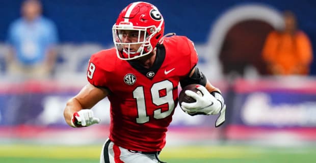 Georgia Bulldogs tight end Brock Bowers catches a pass during a college football game in the SEC.