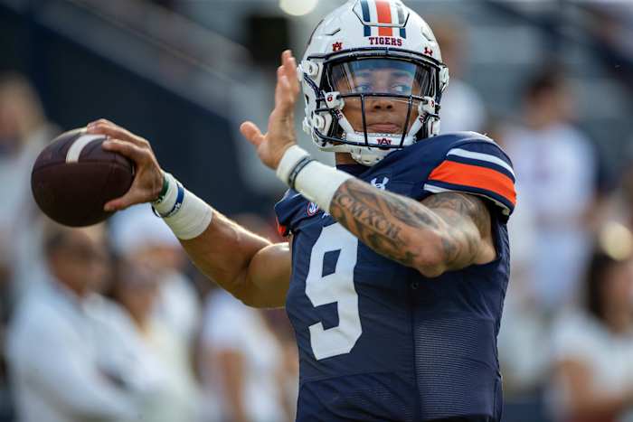 Auburn quarterback Robby Ashford pregame before Auburn vs Mercer.
