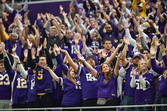 Vikings fans, Skol chant