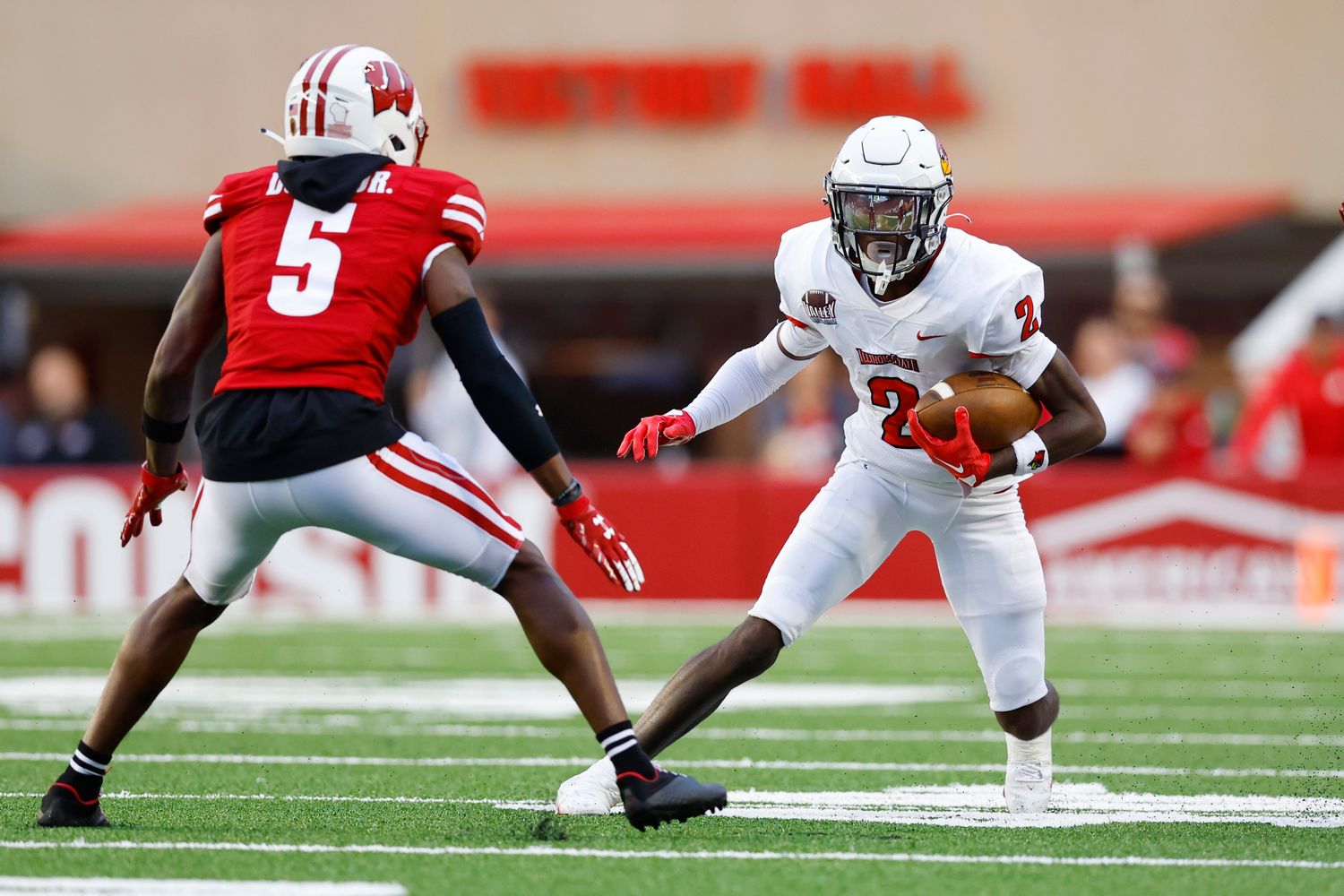 Wisconsin cornerback Cedrick Dort Jr. preparing to tackler an Illinois State offensive player.