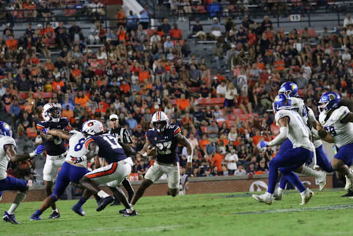 Jarquez Hunter finds a hole in the San Jose State defense.