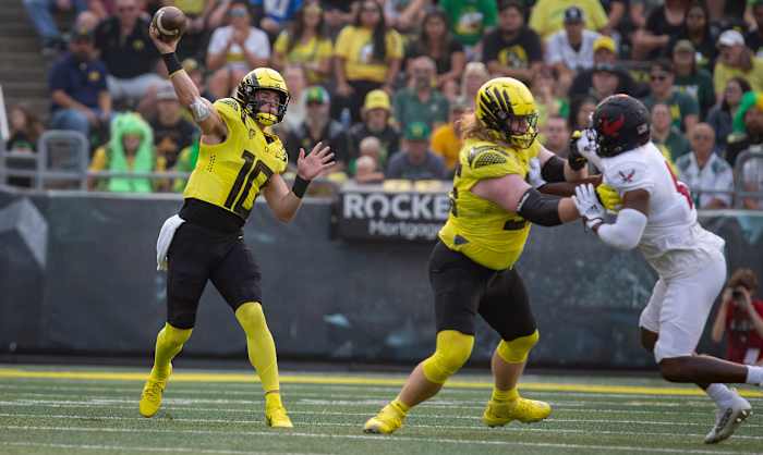 Oregon Ducks quarterback Bo Nix throws a pass against the Eastern Washington Eagles.