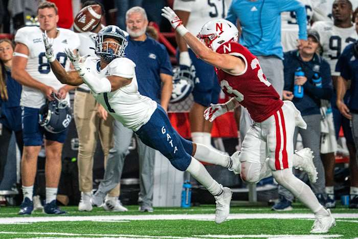Khaleb Hood makes a diving catch for a 27-yard gain on Georgia Southern’s winning drive.