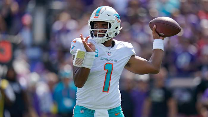 Tua throws a pass during the Dolphins’ clash against the Ravens.