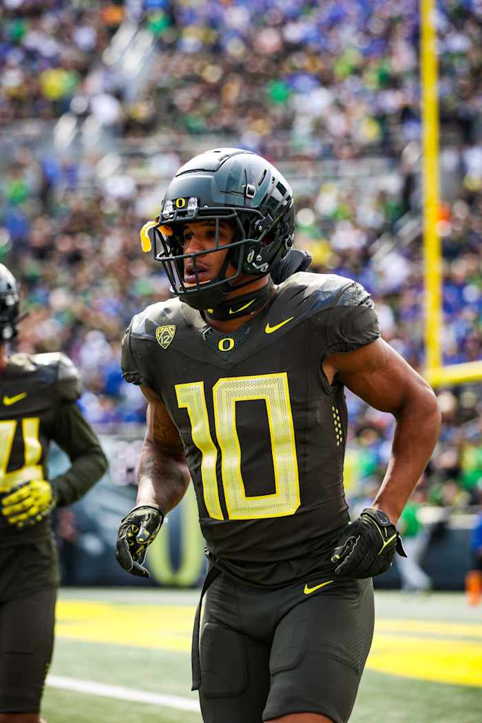 Oregon Ducks linebacker Justin Flowe goes through warmups against the BYU Cougars at Autzen Stadium.