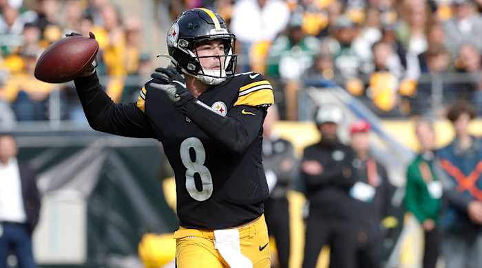 Kenny Pickett throws a pass in his Steelers debut.