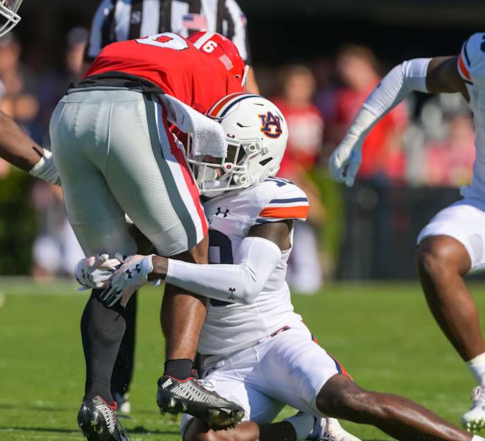 Zion Puckett makes a tackle vs Georgia.