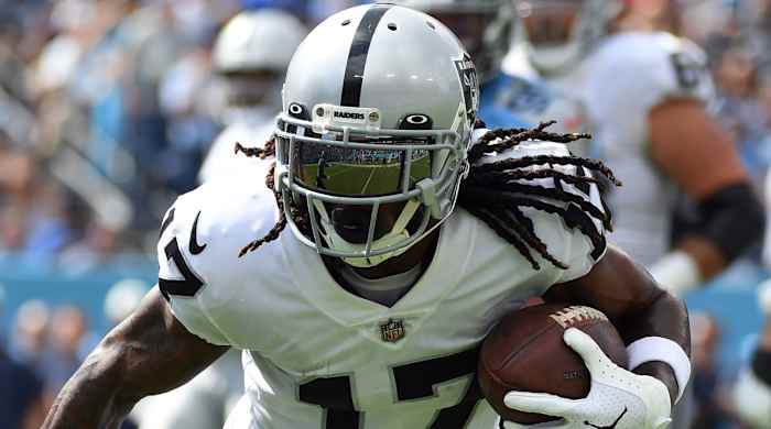 Las Vegas wide receiver Davante Adams runs with the ball on Sept. 25, 2022.