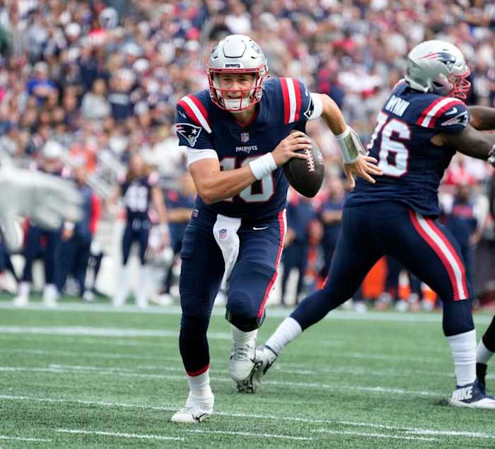 Patriots Mac Jones under pressure in the 2nd quarter scrambled to a touchdown for the New England Patriots.
