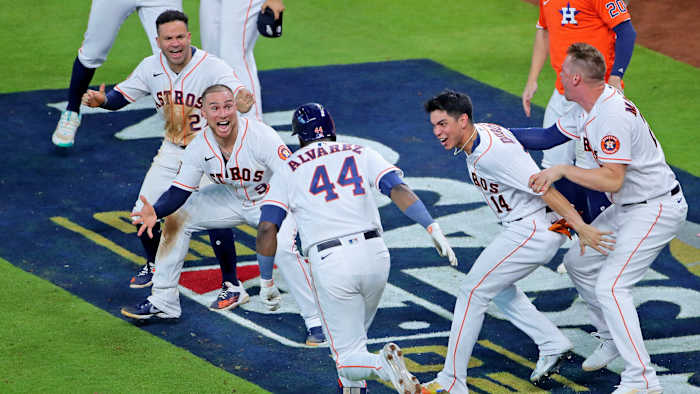Astros celebrate Yordan Alvarez's walk-off homer in Game 1 vs. Mariners