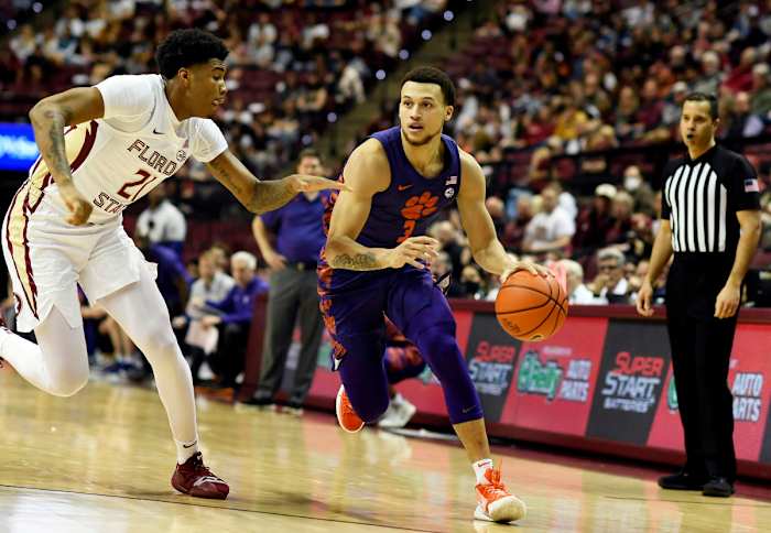 #3 Chase Hunter surveys the court vs Florida State