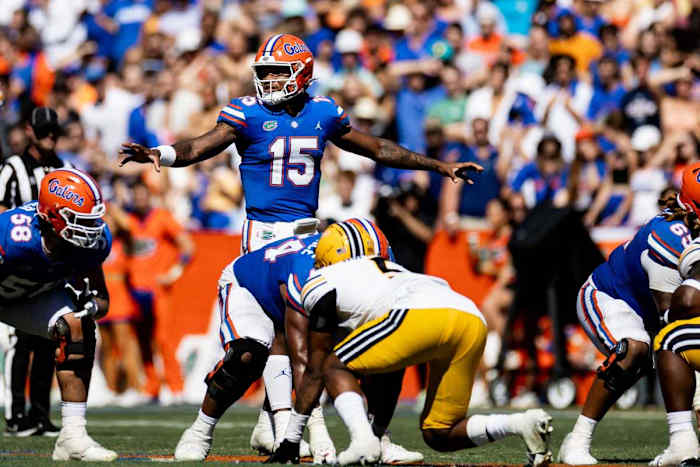 Florida quarterback Anthony Richardson preparing his offense pre-snap in their matchup against Missouri on Oct. 8.