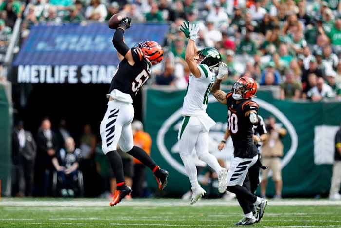 Cincinnati Bengals linebacker Logan Wilson (55) intercepts a pass intended for New York Jets wide receiver Braxton Berrios (10). © Sam Greene/The Enquirer / USA TODAY NETWORK