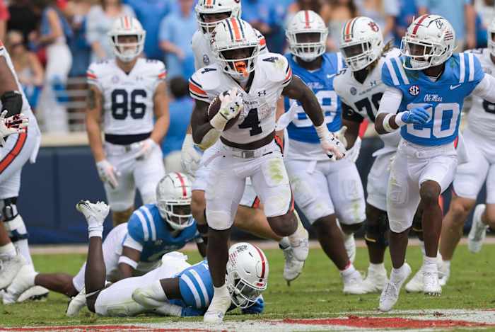10/15/22; Oxford, MS, USA; Tank Bigsby (4) run during Auburn vs Ole Miss