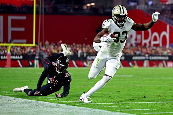 New Orleans Saints tight end Juwan Johnson (83) runs for a touchdown past Arizona Cardinals linebacker Myjai Sanders (41). Mandatory Credit: Mark J. Rebilas-USA TODAY Sports
