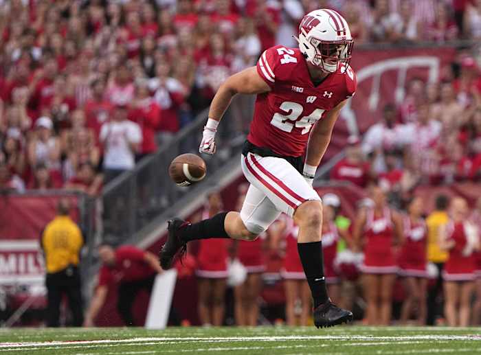 Wisconsin safety Hunter Wohler running against Illinois State