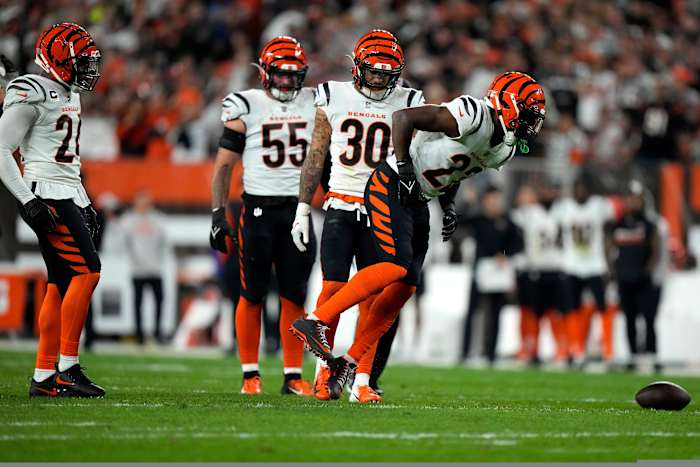 Cincinnati Bengals cornerback Chidobe Awuzie (22) limps off the field in the second quarter during an NFL Week 8 game against the Cleveland Browns, Monday, Oct. 31, 2022, at FirstEnergy Stadium in Cleveland. Nfl Cincinnati Bengals At Cleveland Browns Oct 31 0022