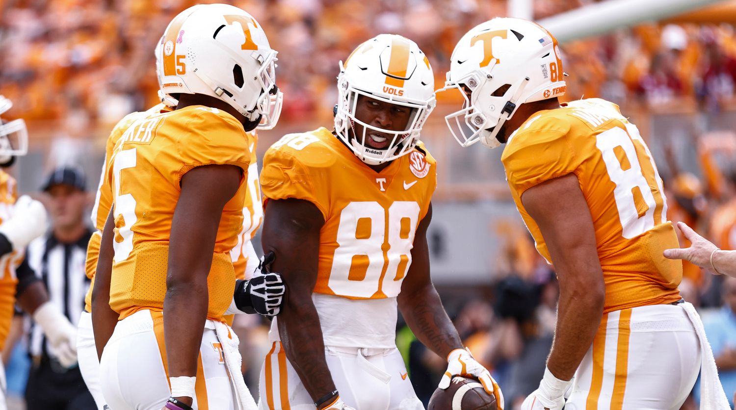 Tennessee tight end Princeton Fant celebrates with teammates against Alabama.