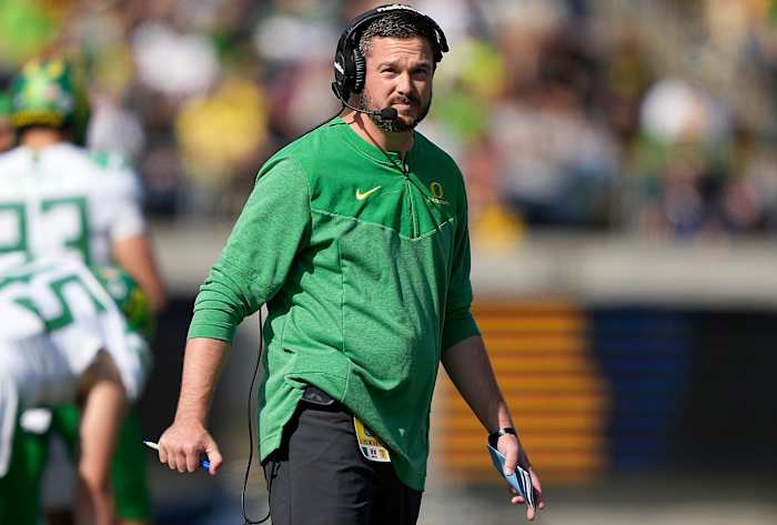 BERKELEY, CALIFORNIA - OCTOBER 29: Head coach Dan Lanning of the Oregon Ducks looks on from the sidelines against the California Golden Bears during the first quarter of an NCAA football game at FTX Field at California Memorial Stadium on October 29, 2022 in Berkeley, California. (Photo by Thearon W. Henderson/Getty Images)