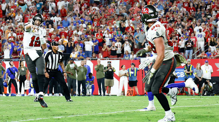 Buccaneers quarterback Tom Brady throws a one-yard touchdown pass to rookie Cade Otton in Week 9 against the Rams.