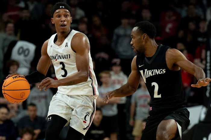 Cincinnati Bearcats guard Mika Adams-Woods (3) drives on Cleveland State Vikings guard Yahel Hill (2) in the first half of the men s NCAA basketball game between the Cincinnati Bearcats and the Cleveland State Vikings at Fifth Third Arena in Cincinnati on Thursday, Nov. 10, 2022. Cleveland State Vikings At Cincinnati Bearcats
