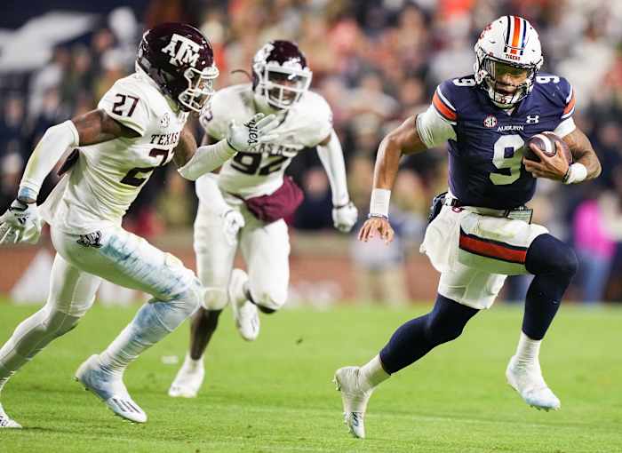 Robby Ashford (9) carries during the football game between the Texas A&M Aggies and the Auburn Tigers at Jordan Hare Stadium in Auburn, AL on Saturday, Nov 12, 2022. Austin Perryman/Auburn Tigers