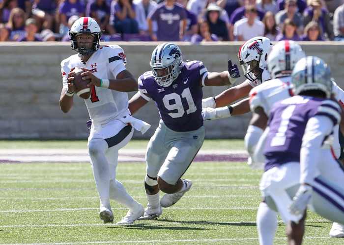Oct 1, 2022; Manhattan, Kansas, USA; Texas Tech Red Raiders quarterback Donovan Smith (7) is chased by Kansas State Wildcats defensive end Felix Anudike-Uzomah (91) during the third quarter at Bill Snyder Family Football Stadium.