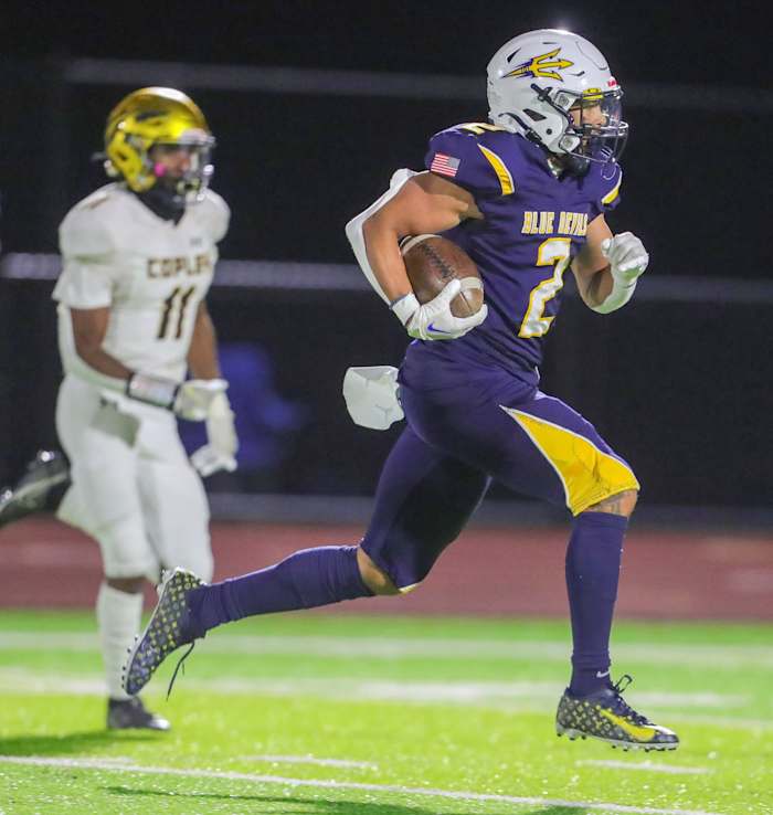 Wide receiver Collin Dixon running with the football