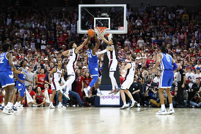 gonzaga bulldogs kentucky wildcats spokane arena erik smith30